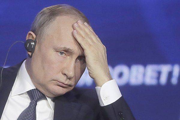 Путин в очередной раз призвал чиновников повысить доходы россиян
