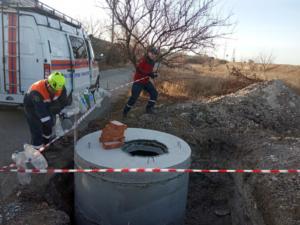 Спасатели достали мужчину из двухметровой ямы в Симферополе