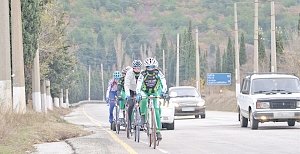 Ежедневно сильнейшие велосипедистки страны проезжают до 100 км по трассам Крыма