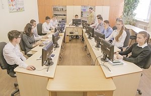 Симферопольских школьников учат информационным технологиям