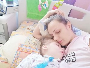 Мама четырёхлетней Ангелины мечтает выбраться с дочерью из больничных стен