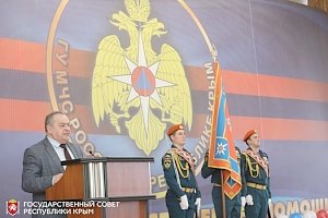 Ефим Фикс поздравил крымских спасателей с профессиональным праздником