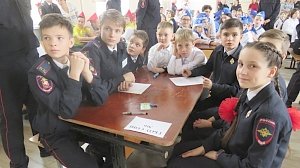 В Севастополе подвели итоги серии образовательных игровых тренингов для юных инспекторов движения «#ЗнатьПДДположено»