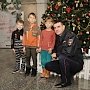 В период новогодних праздников «Полицейский Дед Мороз» поздравил евпаторийских ребят