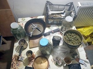 Почти 1,5 кг марихуаны хранил дома 52-летний алуштинец