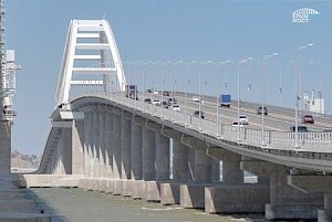 С начала года по Крымскому мосту проехало свыше 800 тысяч автомобилей и грузовиков