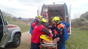 В горах Крыма спасли туристку с травмой ноги