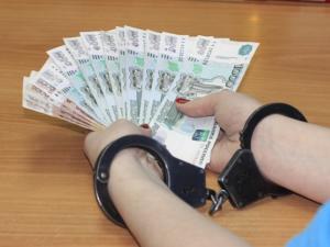 Житель Евпатории подозревается в посредничестве во взятке на 5,5 млн рублей