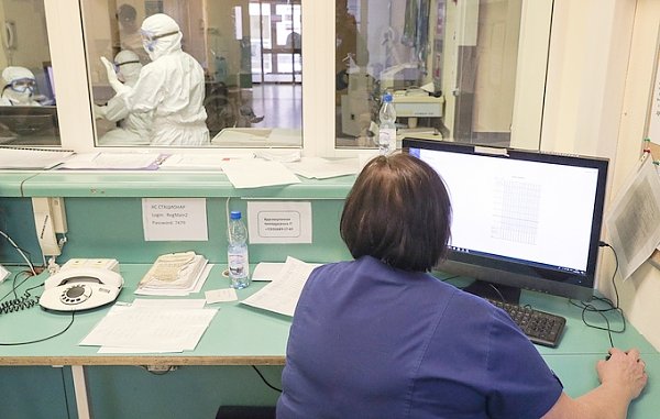 Две трети регионов России смягчили веденные из-за коронавируса ограничения