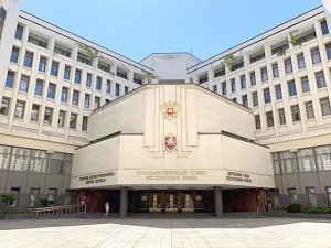 Парламентарии Госсовета РК разделились на подгруппы, чтобы подогнать крымские законы под обновленную Конституцию РФ