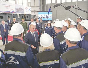Владимир Путин принял участие в церемонии закладки боевых кораблей военно-морского флота в Керчи