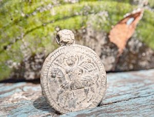 Уникальный византийский медальон найден в Крыму