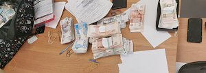 В Крыму сотрудники полиции задержали по горячим следам подозреваемого в краже денег из инкассаторского автомобиля
