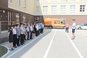 В Симферопольском районе сотрудники Госавтоинспекции провели урок-практикум по правилам дорожного движения