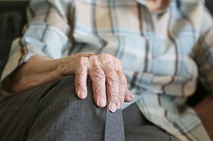 Следком начал проверку информации о ненадлежащем содержании пожилого человека в частном центре для престарелых в Керчи