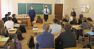 Сотрудники УНК совместно с сотрудниками прокуратуры провели профилактическое антинаркотическое занятие для Севастопольских школьников