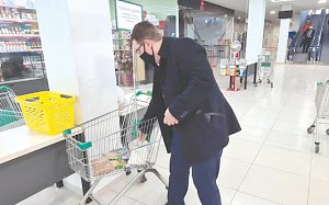 В симферопольских супермаркетах вновь появятся «тележки добра»