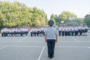 Севастопольские полицейские участвовали в строевом смотре кадетских классов органов внутренних дел