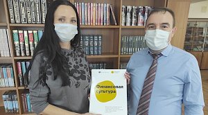 Центробанк представил в Крыму уникальные книги по финграмотности для незрячих