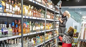 Продажу крепкого алкоголя в пластиковой упаковке запланировали запретить в России