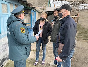 В Крыму сотрудники МЧС России ведут работу по предупреждению природных пожаров