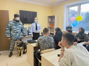 Севастопольские полицейские провели антинаркотическое мероприятие со студентами-«технологами»