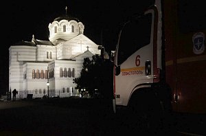 Силы МЧС России обеспечили безопасность в ходе пасхальных богослужений в Севастополе