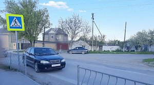 Автомобиль сбил двух детей на пешеходном переходе в Крыму