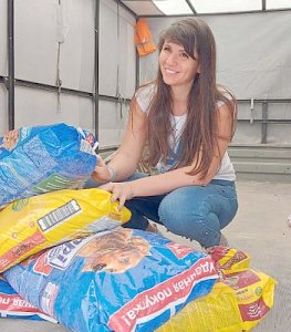 Крымские волонтеры доставили гуманитарку в Мелитополь для людей и животных