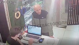 Полиция Севастополя разыскивает подозреваемого в краже денежных средств с банковской карты