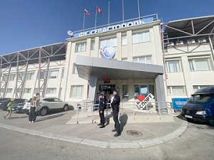Полиция Севастополя напоминает болельщикам правила поведения на стадионе во время проведения футбольных матчей