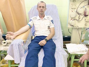 Сотрудники Госавтоинспекции Севастополя сдали кровь и призвали общественность присоединиться к донорскому движению
